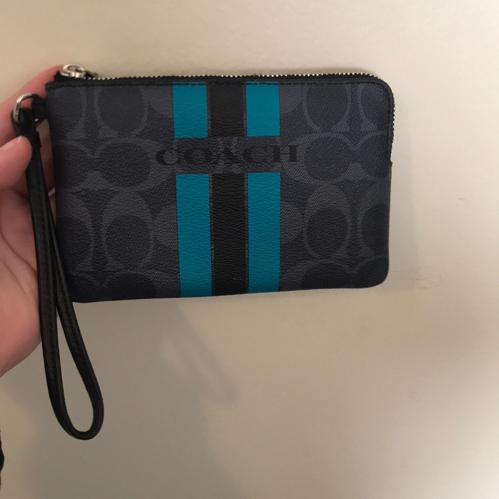 New without tags!!! Coach wristlet